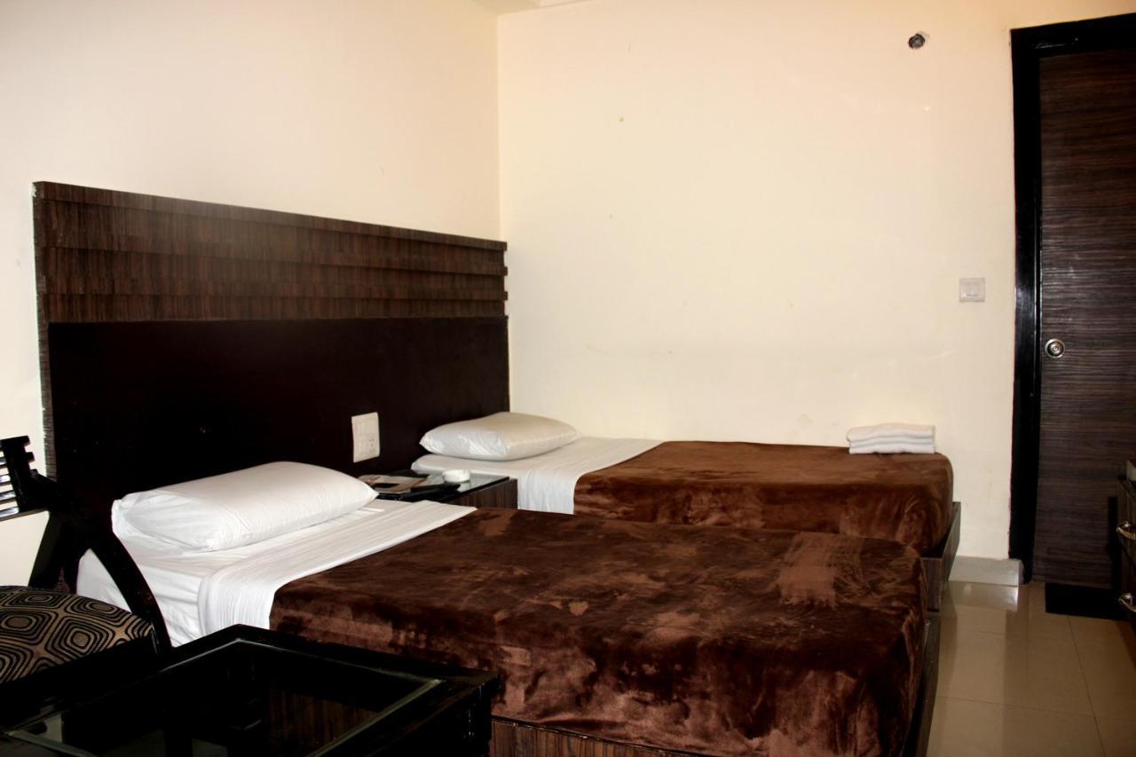 Aman Deluxe Hotel New Delhi Exterior photo