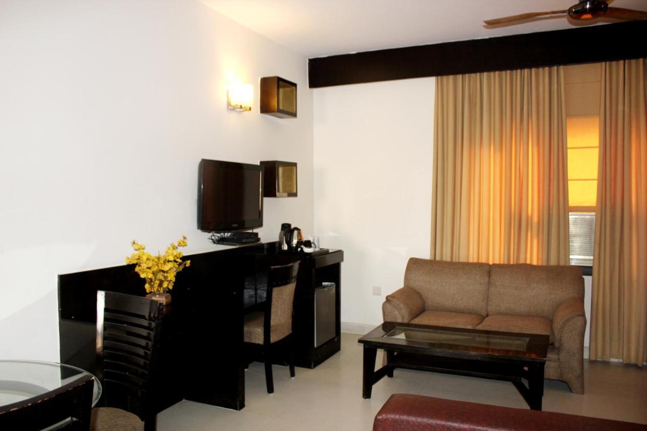 Aman Deluxe Hotel New Delhi Exterior photo